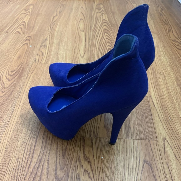 Women’s Heels - Picture 1 of 5